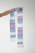 Foulard en tricot bleu blanc lila avec frange