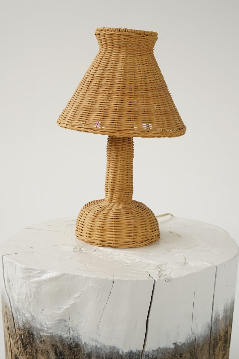 Lampe à pile en bois et rotin 12x12x28 cm : Le rotin dans la