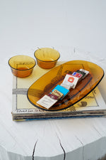 Ensemble de service en verre dépression ambré, petits bols et assiette vintage