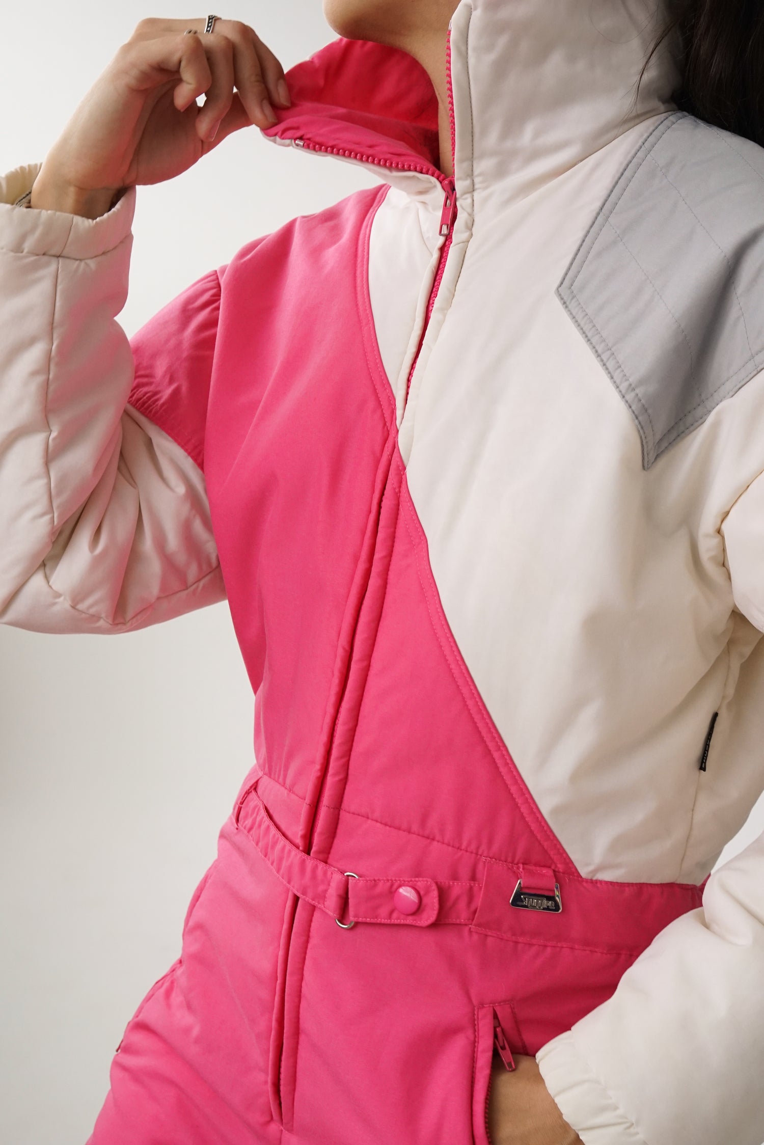 One piece retro Snugglen ski suit, snow suit rose et blanc pour femme petite taille S usé*