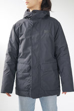 Load image into Gallery viewer, Manteau d&#39;hiver Helly Hansen pour homme taille M
