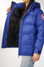 Load image into Gallery viewer, Canada Goose Approach down parka jacket in blue size S
