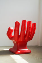 Charger l&#39;image dans la galerie, Chaise main Mid Century RMIC en plastique rouge 70s pour adulte
