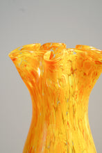 Charger l&#39;image dans la galerie, Vase en verre soufflé jaune M-L
