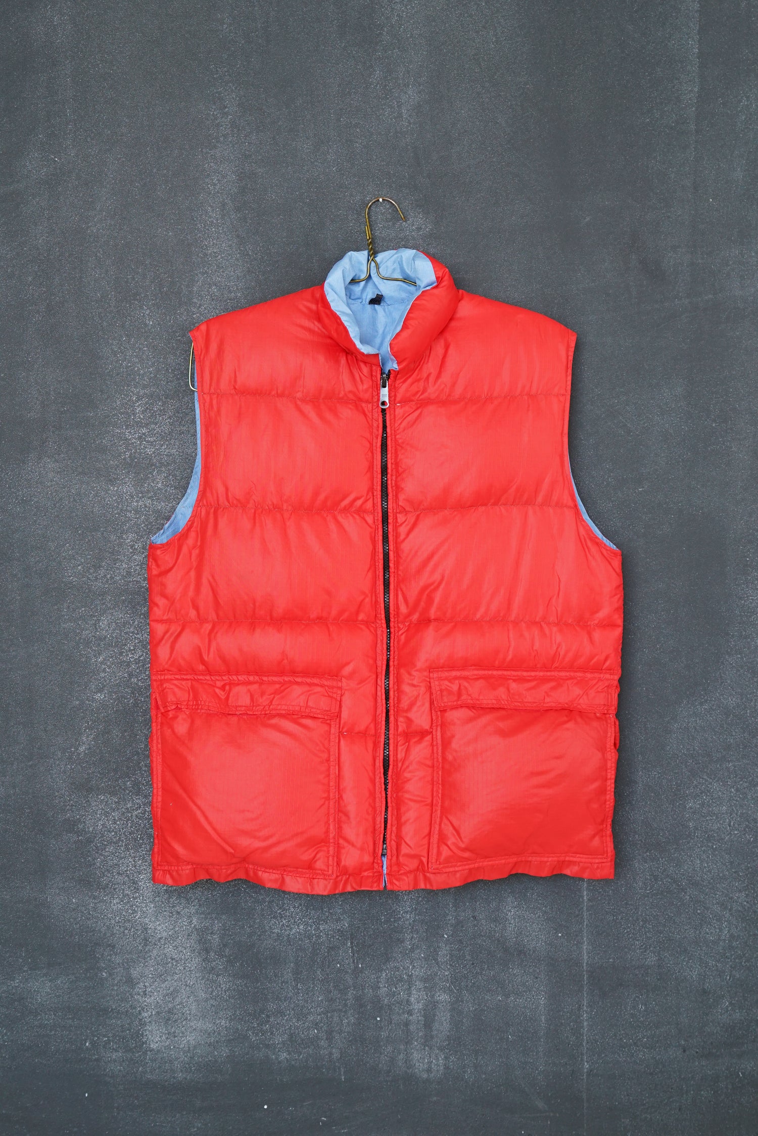Veste sans manche en duvet réversible bleu et rouge pour homme taille L