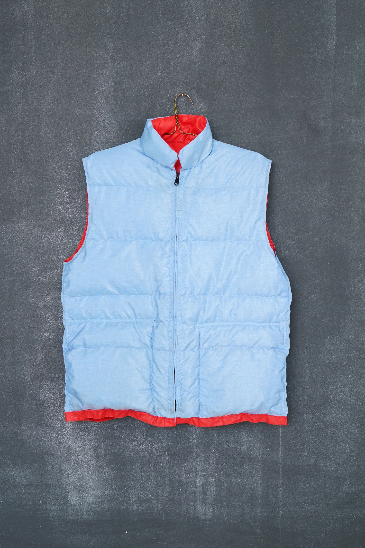 Veste sans manche en duvet réversible bleu et rouge pour homme taille L