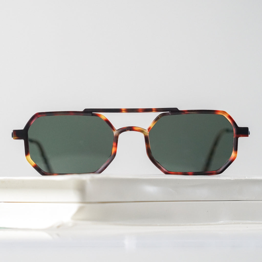 Ribotti Remake Alien Attack unisex sunglasses - futuristic 90s-inspired style, thin aviator tortoiseshell frame, green tinted lenses 