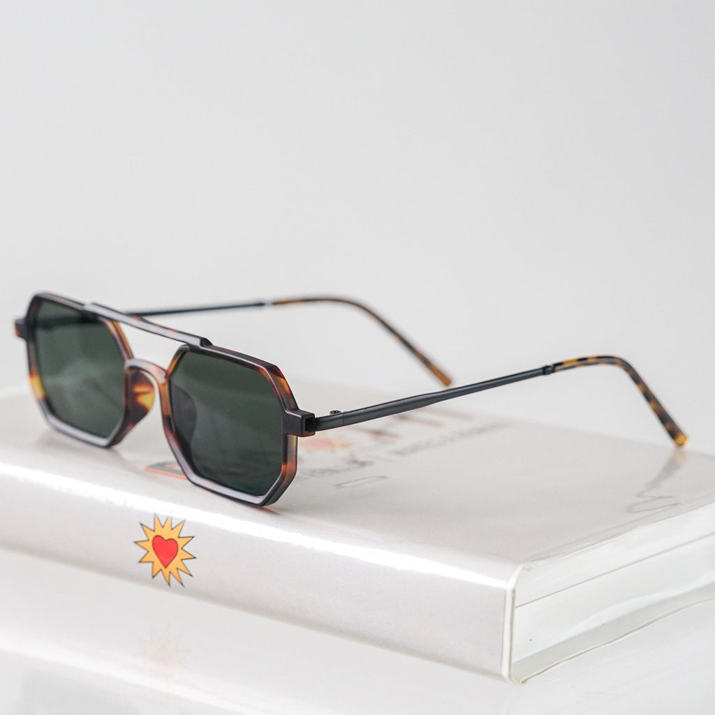 Ribotti Remake Alien Attack unisex sunglasses - futuristic 90s-inspired style, thin aviator tortoiseshell frame, green tinted lenses 