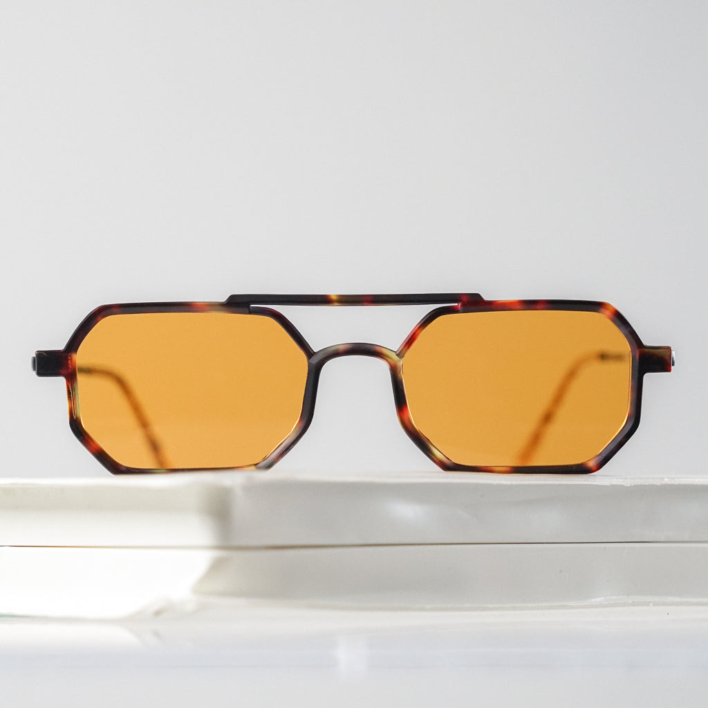 Ribotti Remake Alien Mars unisex sunglasses - futuristic 90s-inspired style, thin aviator tortoiseshell frame, orange tinted lenses 