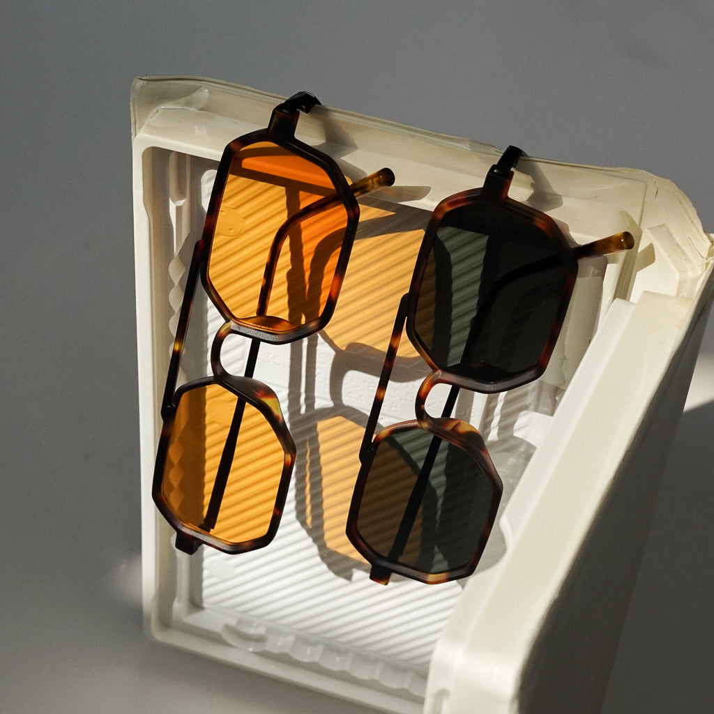 Ribotti Remake Alien unisex sunglasses - futuristic 90s-inspired style, thin aviator frame, tinted lenses