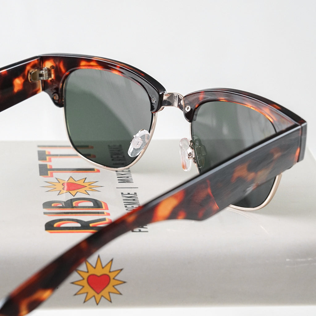 Ribotti Remake Catch Me unisex sunglasses - 90s retro style, tortoiseshell wayfarer slim frame, green tinted lenses