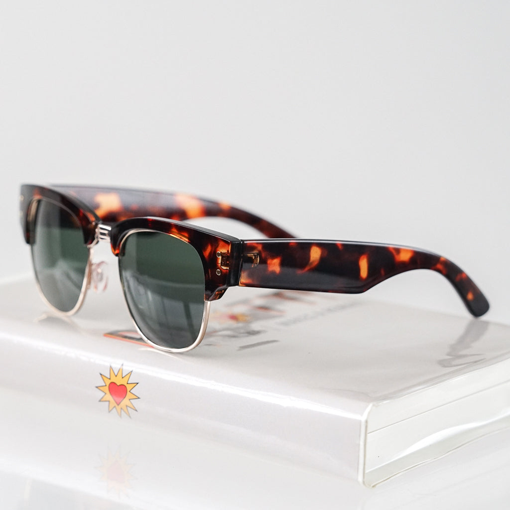 Ribotti Remake Catch Me unisex sunglasses - 90s retro style, tortoiseshell wayfarer slim frame, green tinted lenses