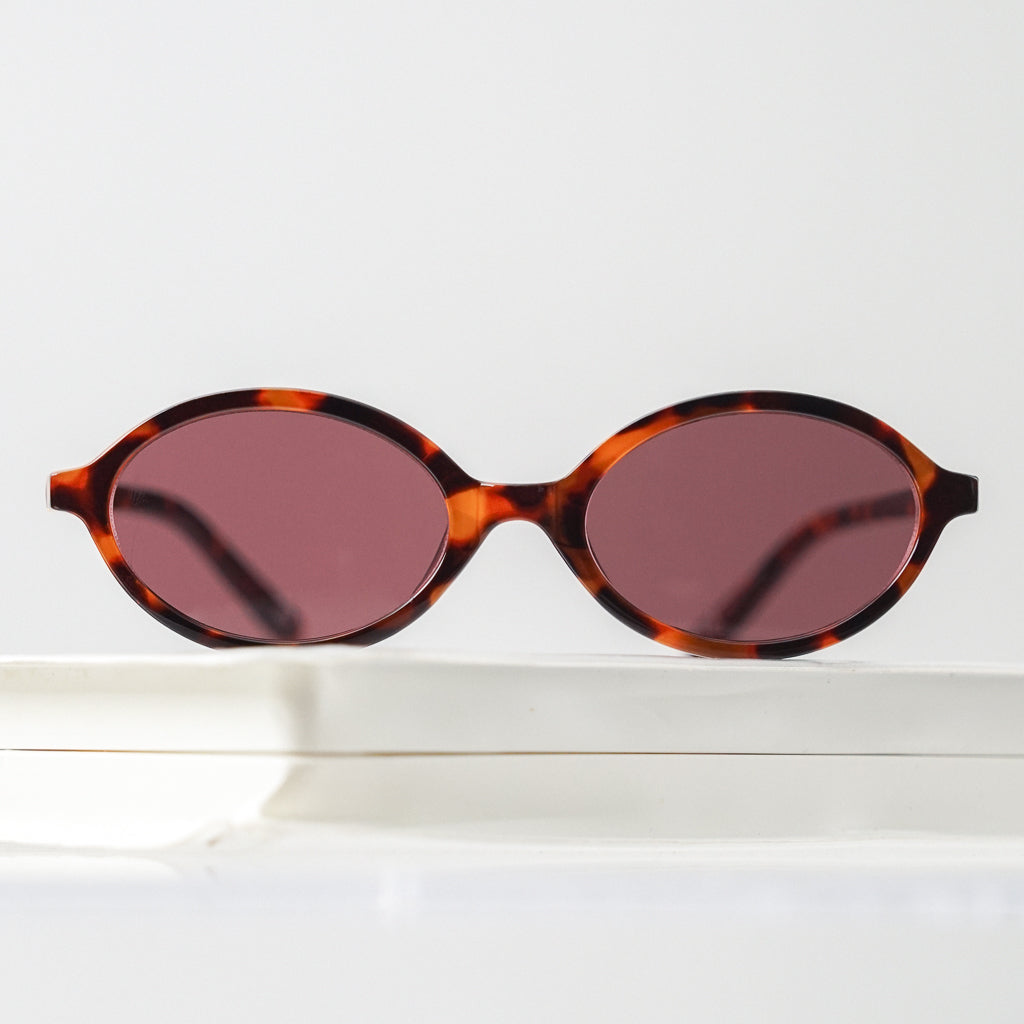 Ribotti Remake Charlie's Nat unisex sunglasses – tortoiseshell oval frame, burgundy tinted lenses, slim retro 90s shape 