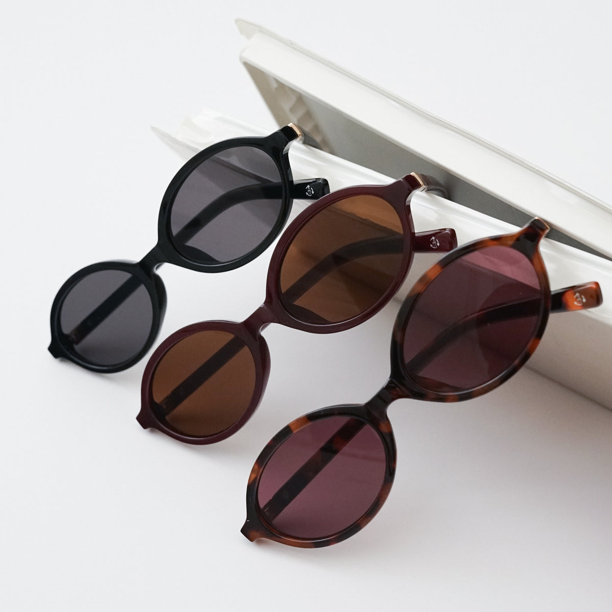 Ribotti Remake Charlie's unisex sunglasses – oval retro 90s slim frame, tinted lenses