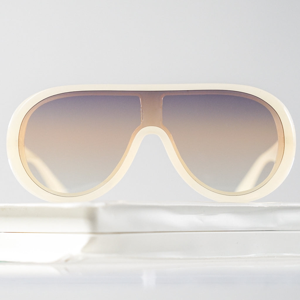 Ribotti Remake Cher unisex sunglasses - retro Y2K style, oversized aviator beige frame, gradient purple tinted lenses 