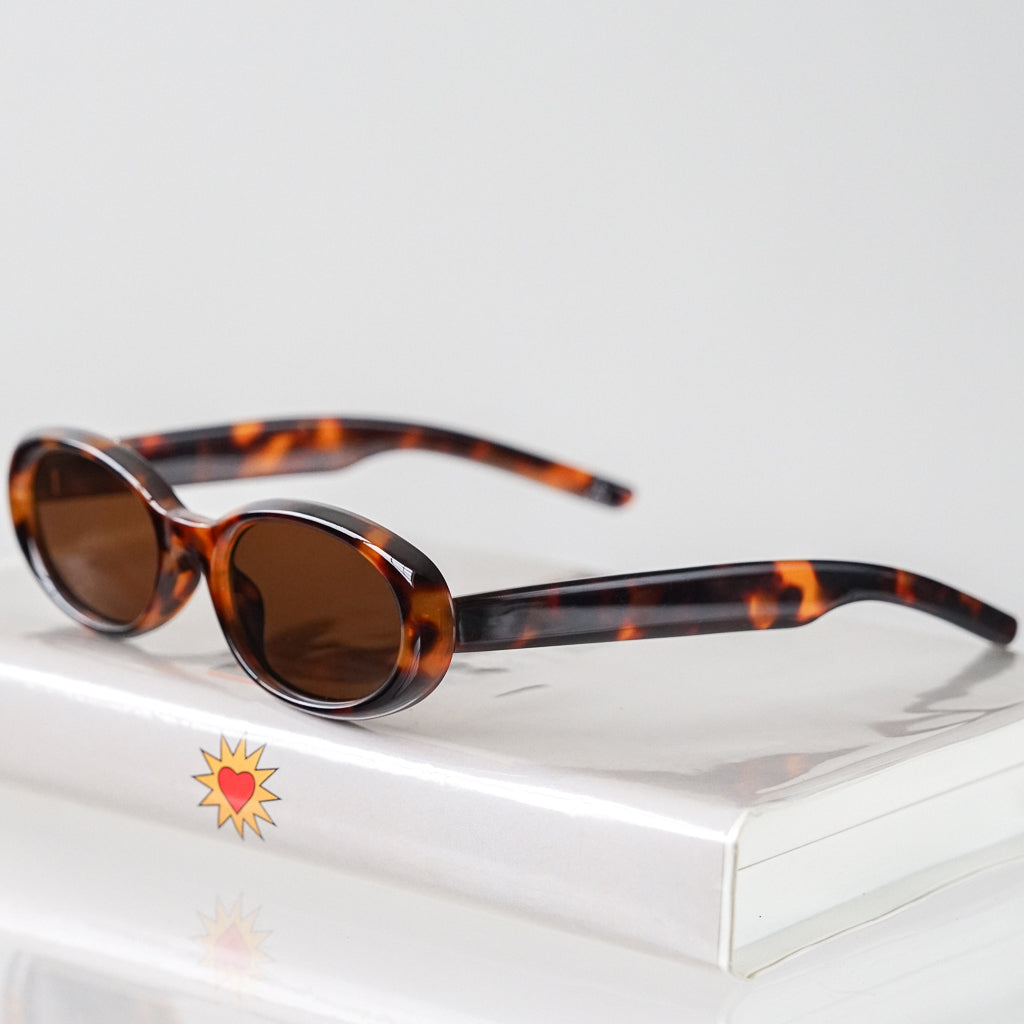 Ribotti Remake Girls Cady unisex sunglasses - oval cat-eye tortoiseshell frame, vintage 90s chic style, brown tinted lenses 