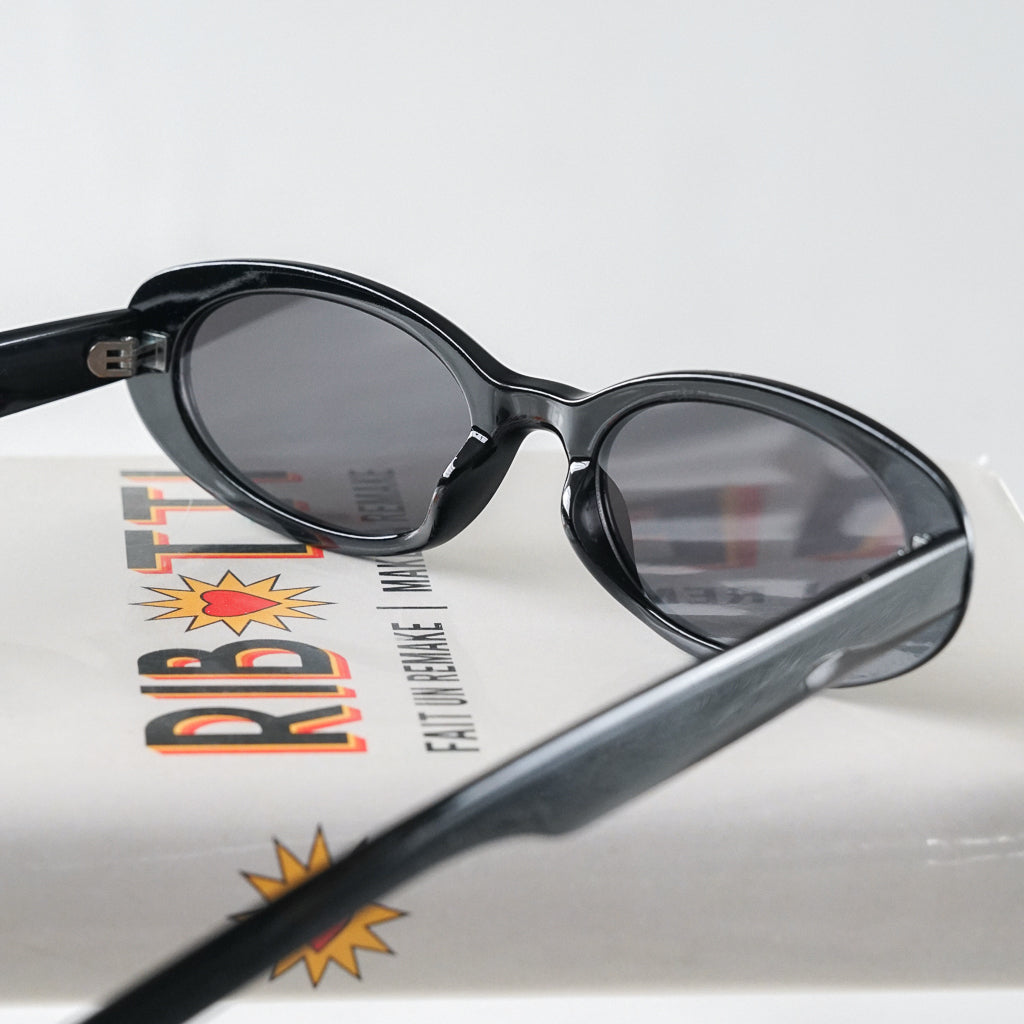 Ribotti Remake Girls Regina unisex sunglasses - oval cat-eye black frame, vintage 90s chic style, black tinted lenses 