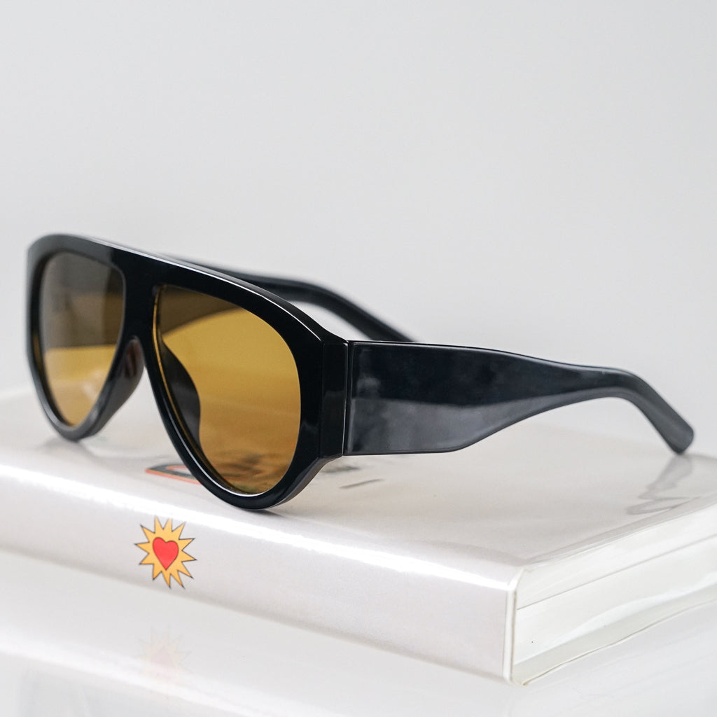 Ribotti Remake Grace unisex sunglasses -  vintage 90s style, round oversized black frame, gold tinted lenses 