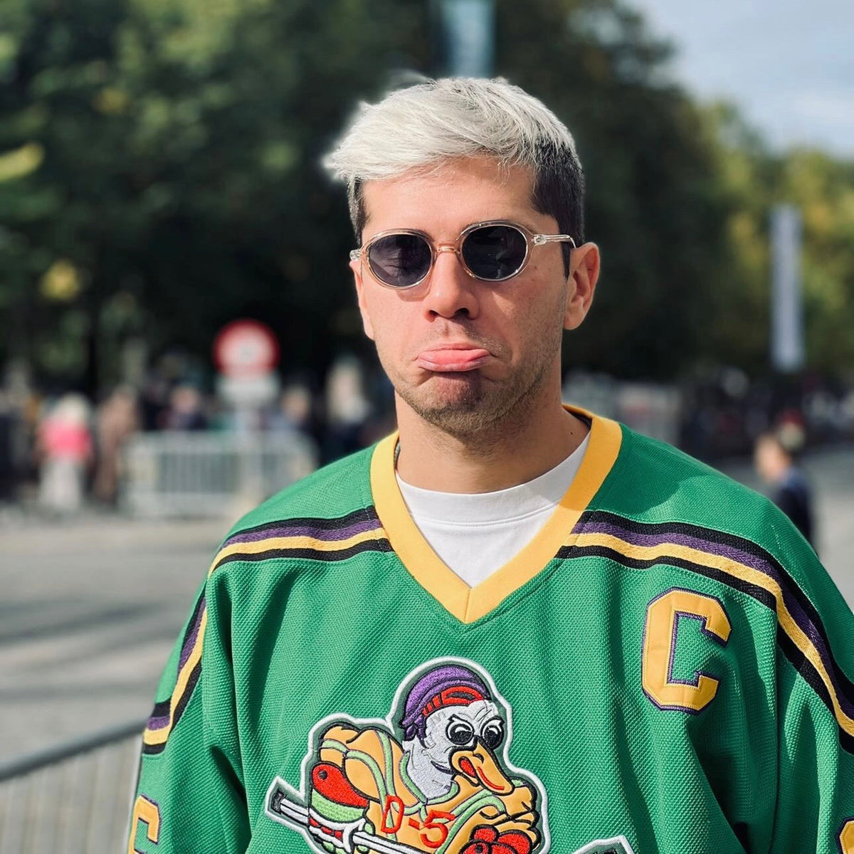 Ribotti Remake Léon Lepro unisex sunglasses - timeless minimalist 90s style, round clear frame, blue tinted lenses 