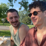 Ribotti Remake Léon Luc unisex sunglasses - timeless minimalist 90s style, round tortoiseshell frame, green tinted lenses 