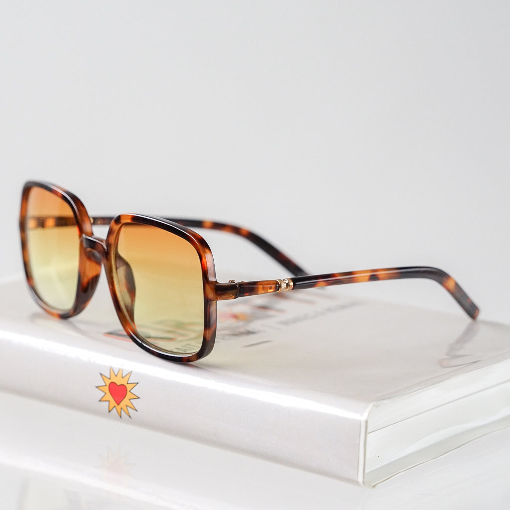 Ribotti Remake Little Miss unisex sunglasses - oversized square tortoiseshell frame, gradient tinted lenses, retro 90s chic style 