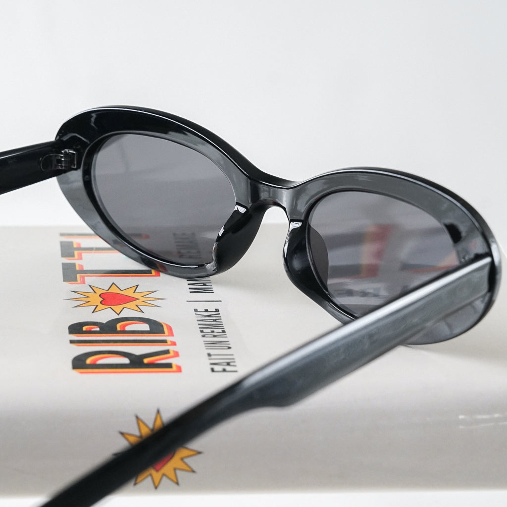 Ribotti Remake Princess Anne unisex sunglasses - retro 90s style, oval cat-eye black frame, black tinted lenses 