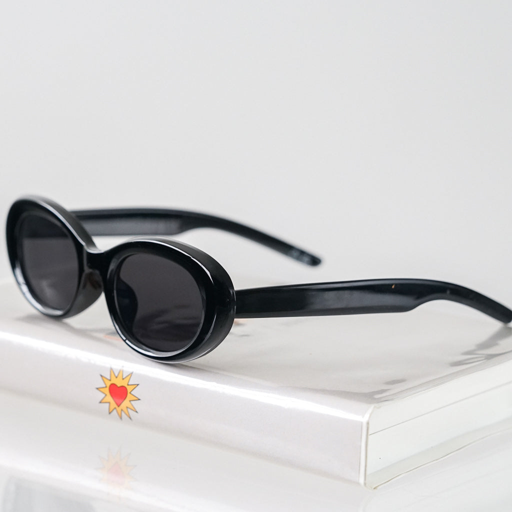 Ribotti Remake Princess Anne unisex sunglasses - retro 90s style, oval cat-eye black frame, black tinted lenses 