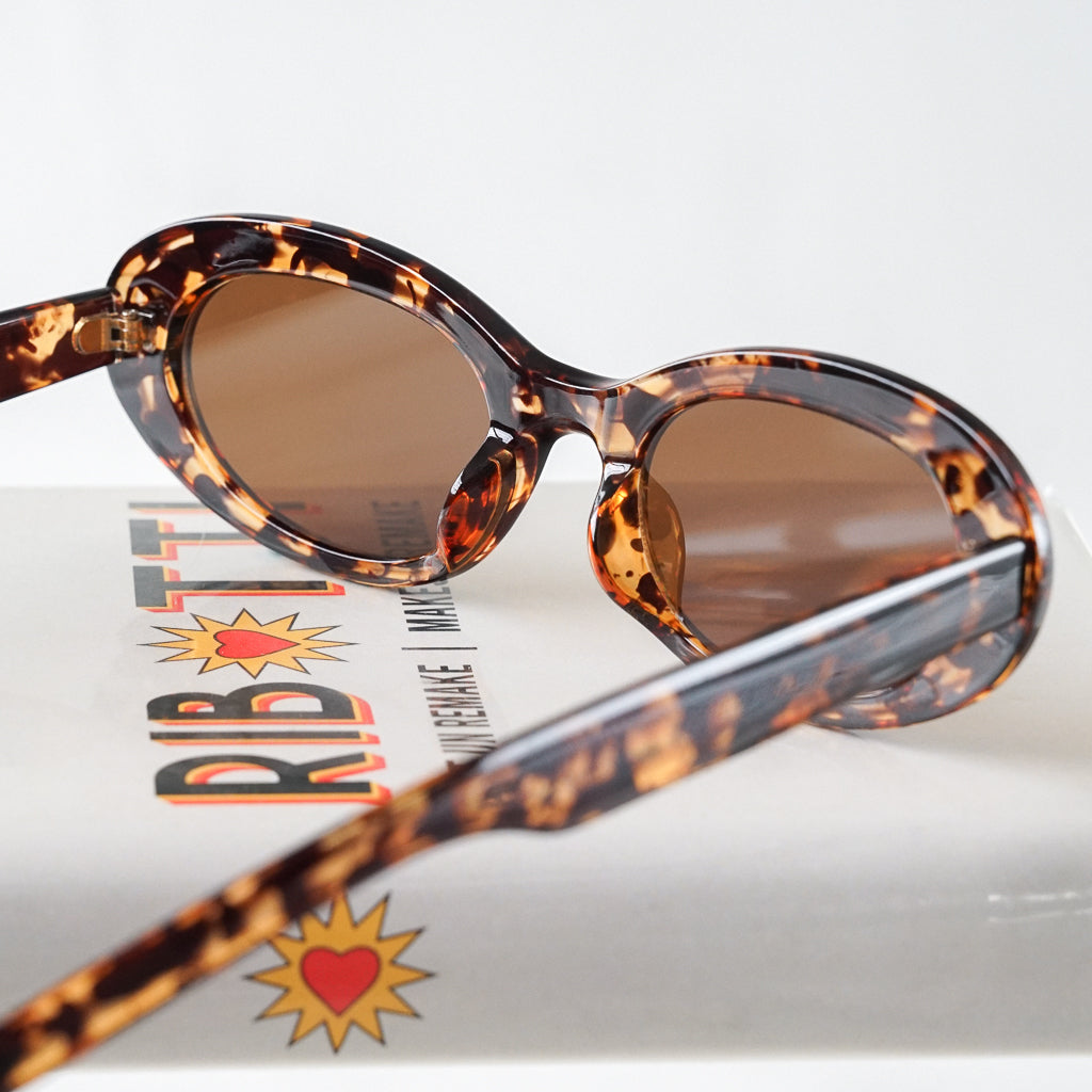 Ribotti Remake Princess Diaries unisex sunglasses - retro 90s style, oval cat-eye tortoiseshell frame, brown tinted lenses 