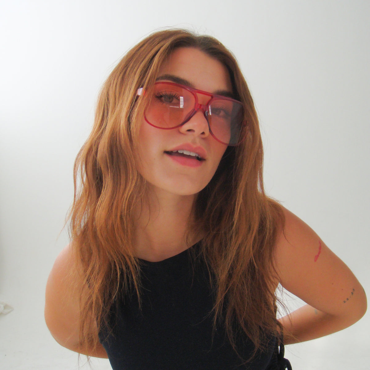 Ribotti Remake Puff Blossom unisex sunglasses – red oversized aviator frame, red tinted lenses, slim retro 90s/2000s style #blossom