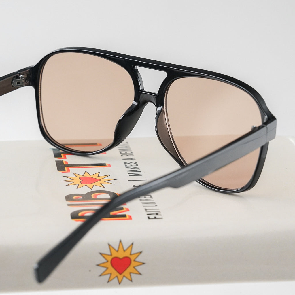 Ribotti Remake Puff Bubbles unisex sunglasses – black oversized aviator frame, brown tinted lenses, slim retro 90s/2000s style 