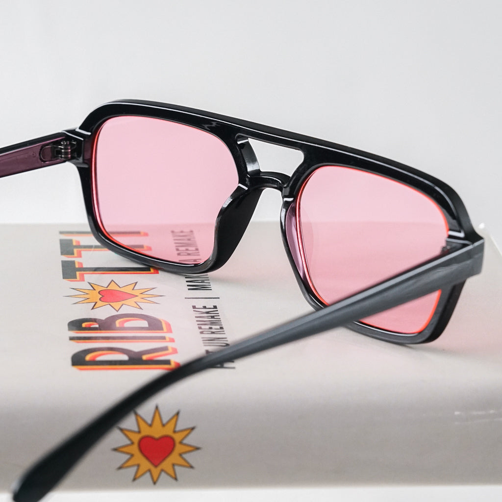 Ribotti Remake Pulp Mia unisex sunglasses - retro 90s style, aviator black frame, pink tinted lenses 