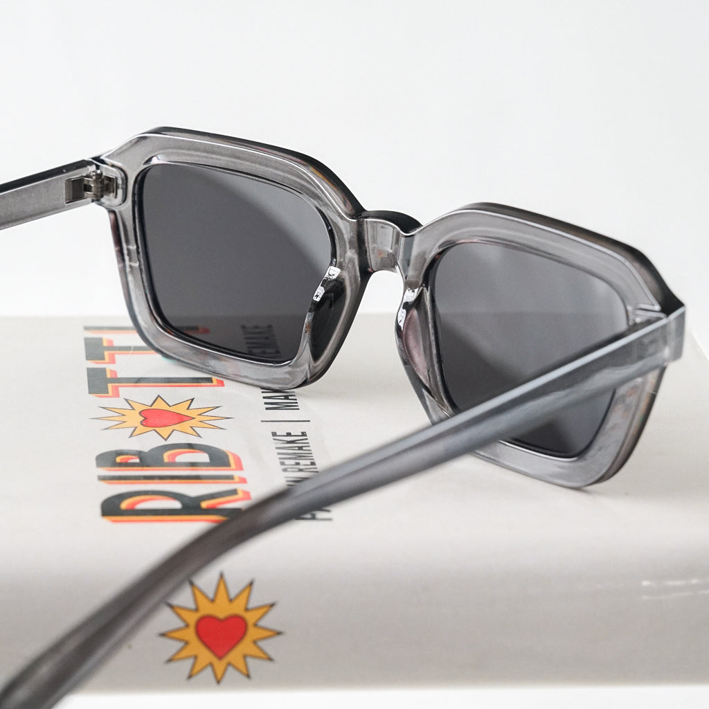 Ribotti Remake Road Trip Hal unisex sunglasses - vintage 90s style, grey square frame, grey tinted lenses 