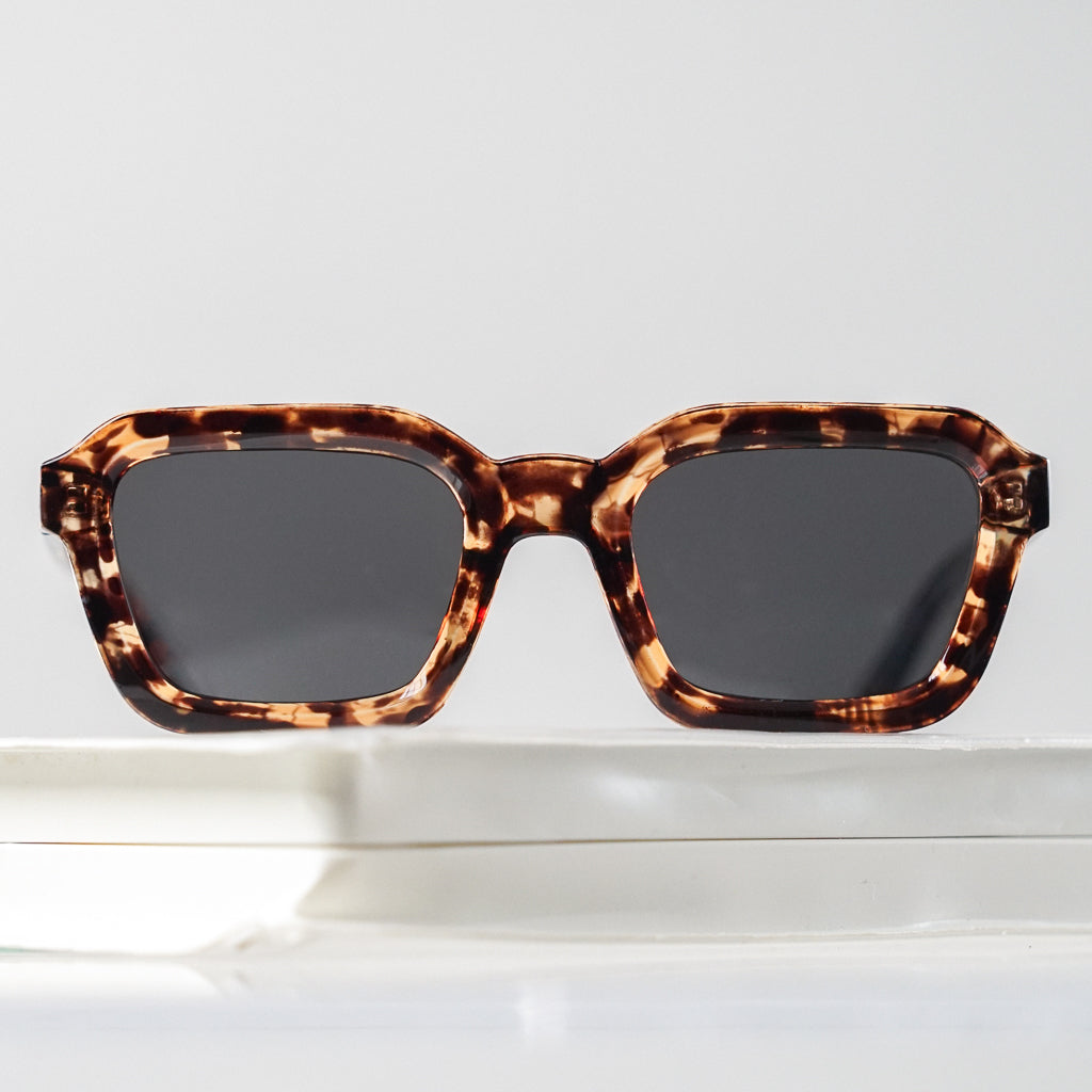 Ribotti Remake Road Trip Louise unisex sunglasses - vintage 90s style, tortoiseshell square frame, grey tinted lenses 