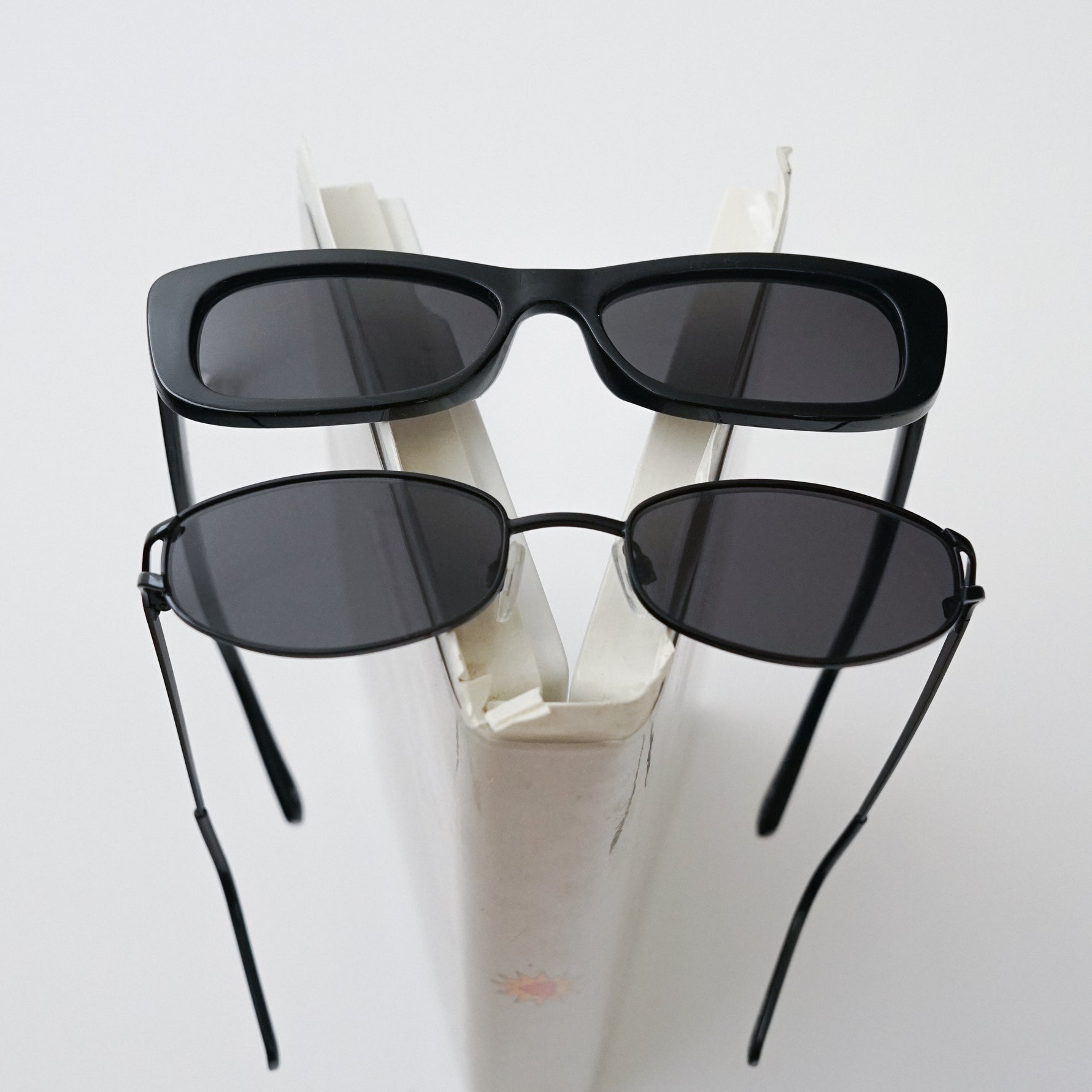 Ribotti Remake Spy unisex sunglasses - black frame, black tinted lenses, retro-futuristic minimalist 2000s style