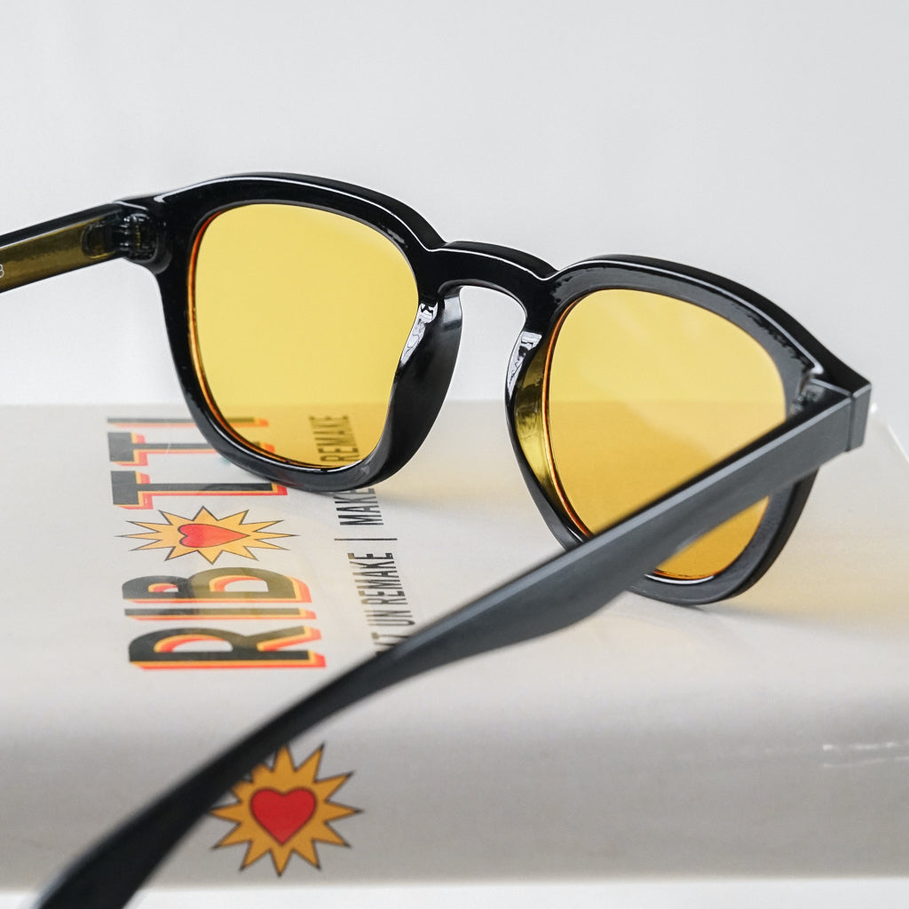 Ribotti Remake Stark unisex sunglasses - retro classic 90s style, round wayfarer black frame, yellow tinted lenses 