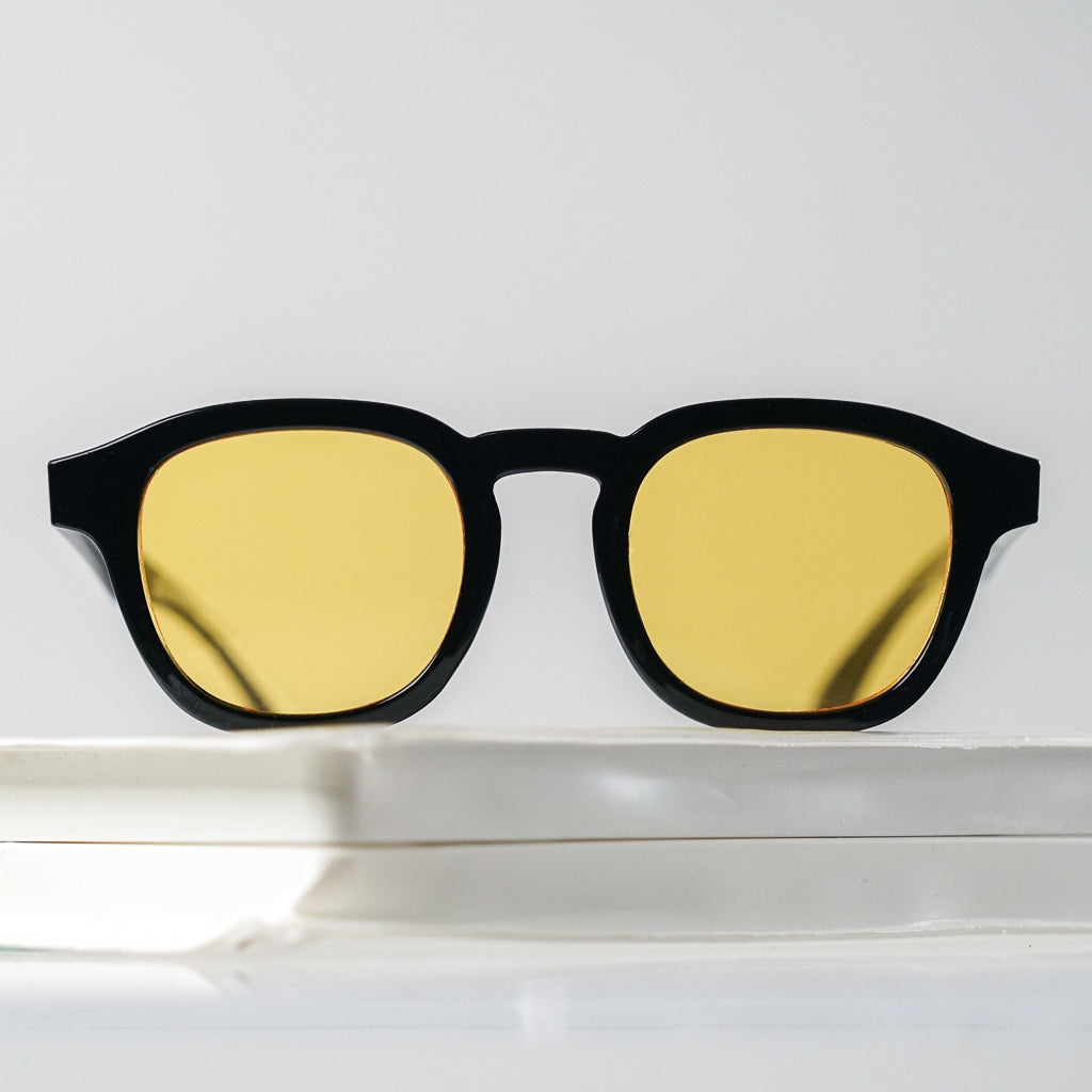 Ribotti Remake Stark unisex sunglasses - retro classic 90s style, round wayfarer black frame, yellow tinted lenses 