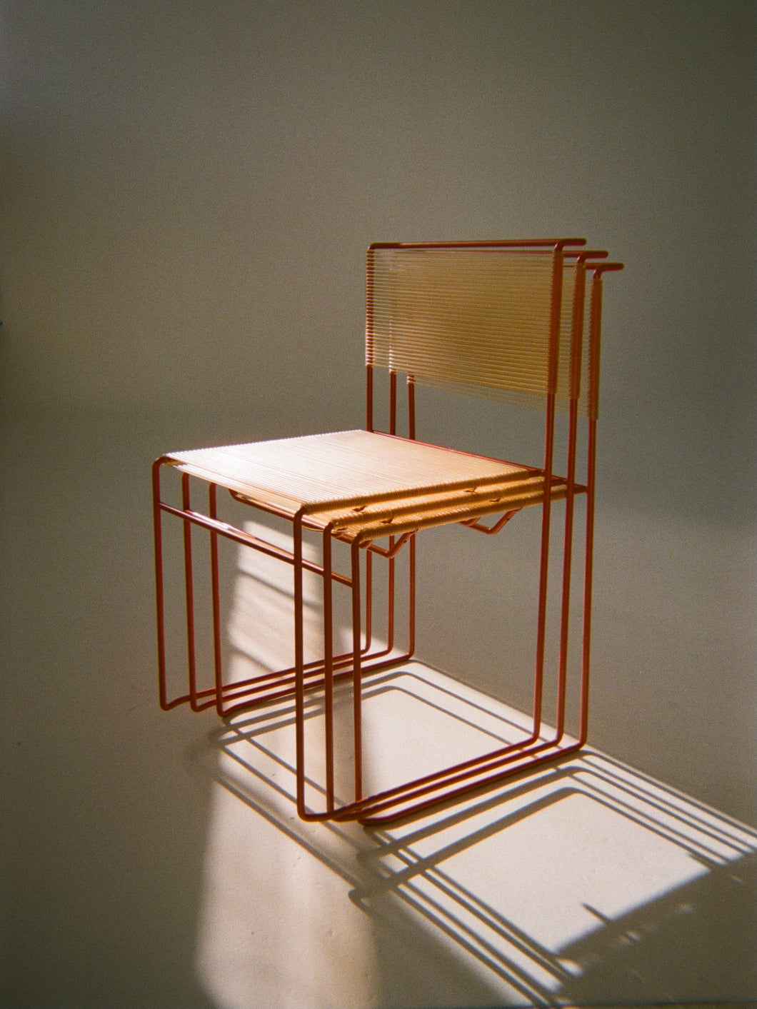 Red spaghetti dinning chairs by Giandomenico Belotti