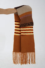 Charger l&#39;image dans la galerie, Foulard tricoté fait à la main brun, tan et orange
