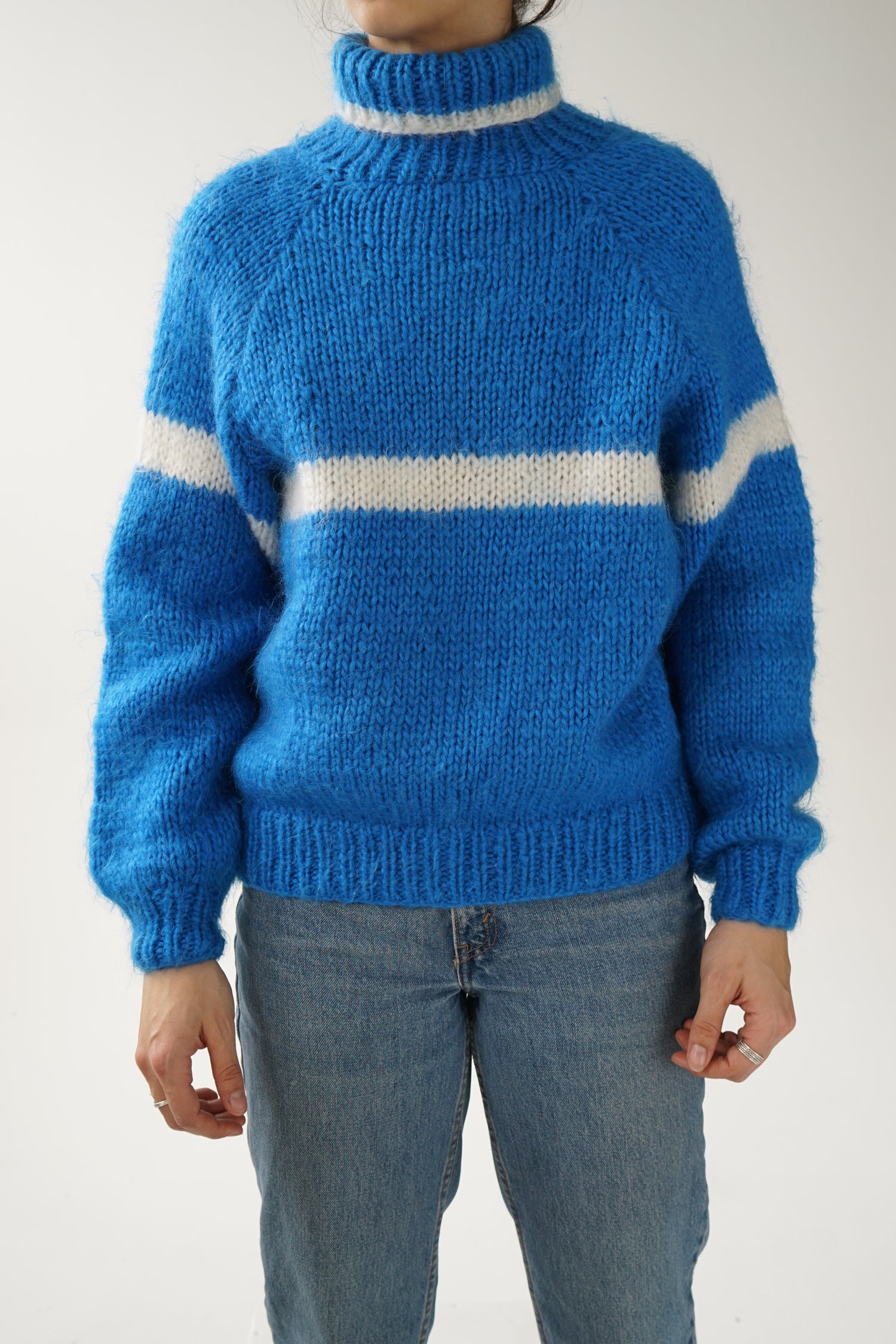 Very soft vintage electric blue turtleneck sweater with mixed wool size M