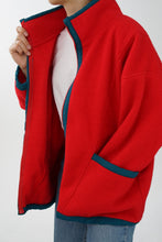 Load image into Gallery viewer, Polar vintage rouge à coutures vertes pour femme taille M
