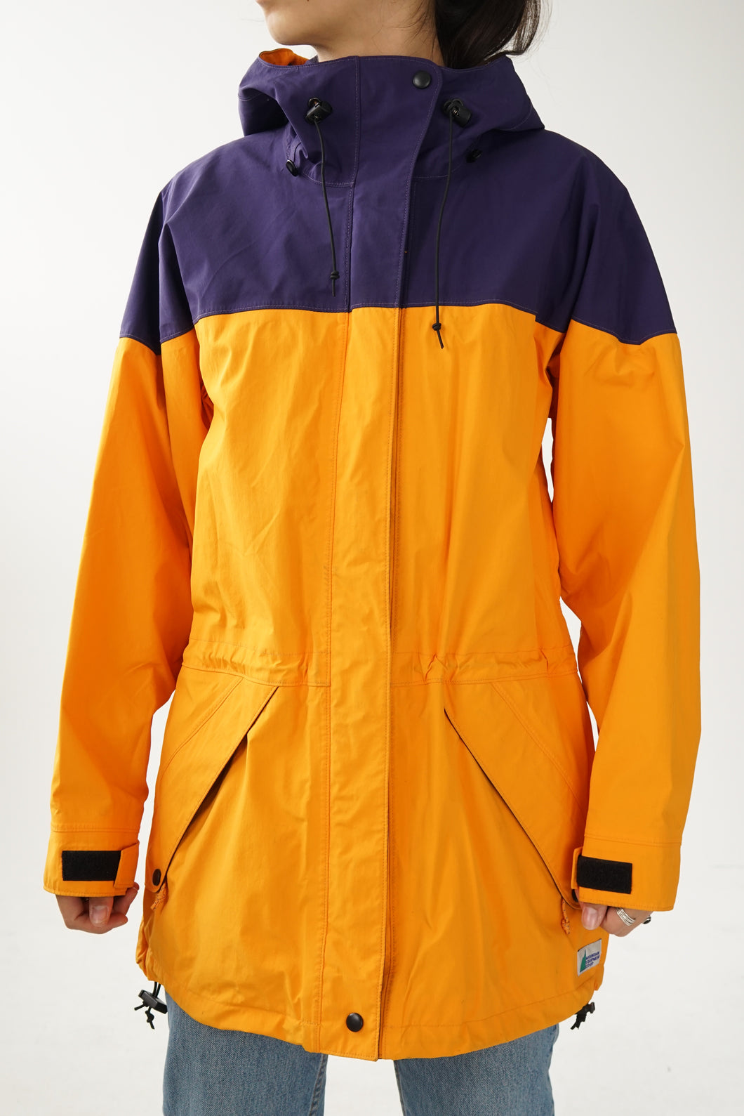 Manteau imperméable  hardshell vintage MEC en Gore-tex jaune et mauve pour femme taille L
