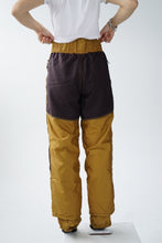 Load image into Gallery viewer, Vintage golden snow pants with patches unisex size S-M
