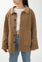 Load image into Gallery viewer, Manteau léger réversible vintage brun mouton et suède pour femme taille S-M
