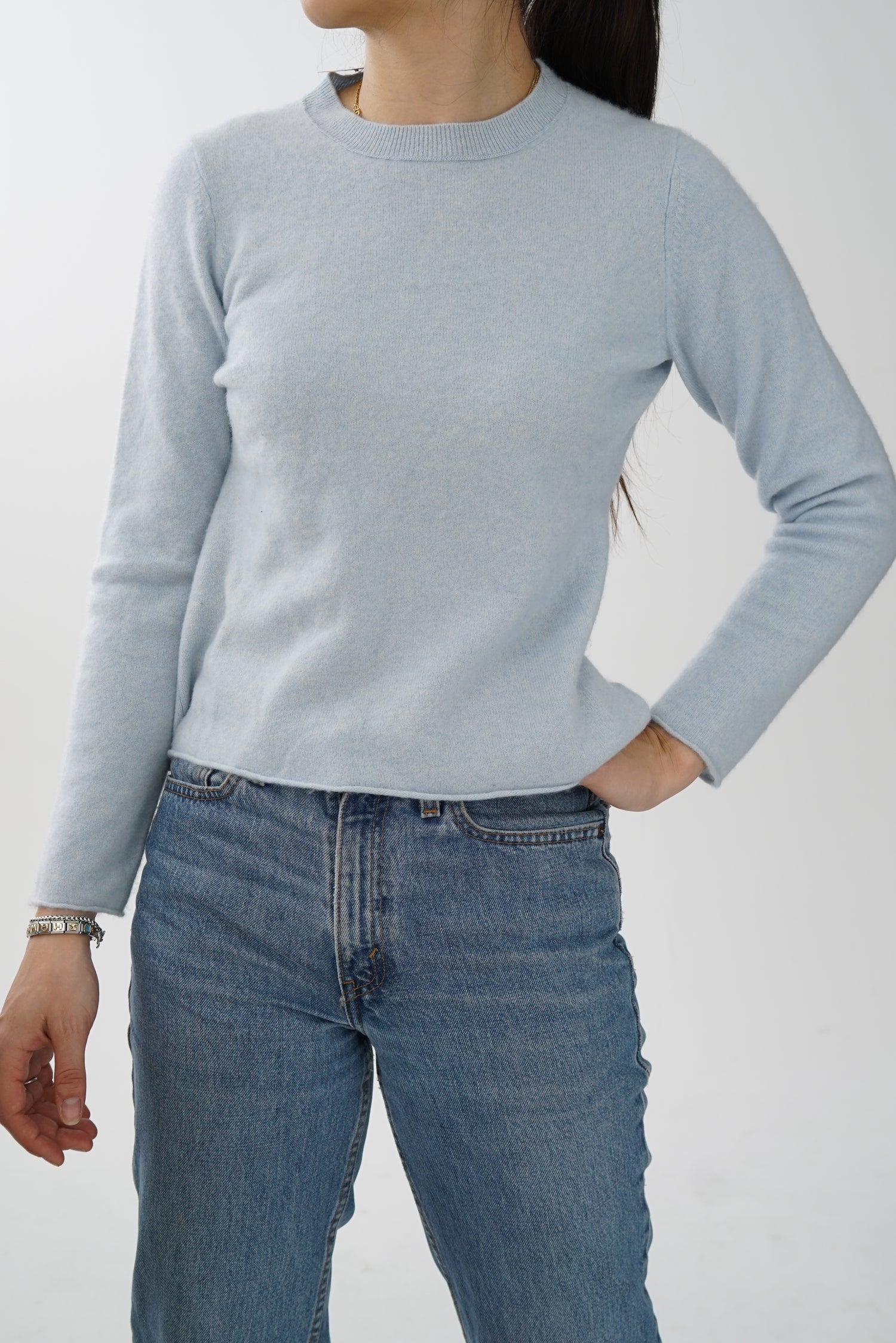 Chandail à manche longue probablement en cachemire bleu poudre pour femme taille S