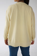 Load image into Gallery viewer, Crewneck vintage Cherokee jaune unisex taille M-L
