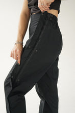 Charger l&#39;image dans la galerie, Pantalon de neige vintage La cordée noir en Gore-Tex unisexe taille 30 (S)
