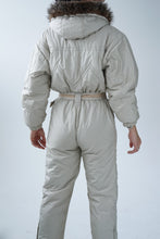 Charger l&#39;image dans la galerie, One piece vintage Made in France ski suit, snow suit beige puffy pour femme taille 40 (S)
