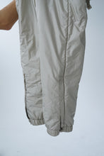 Charger l&#39;image dans la galerie, One piece vintage Made in France ski suit, snow suit beige puffy pour femme taille 40 (S)
