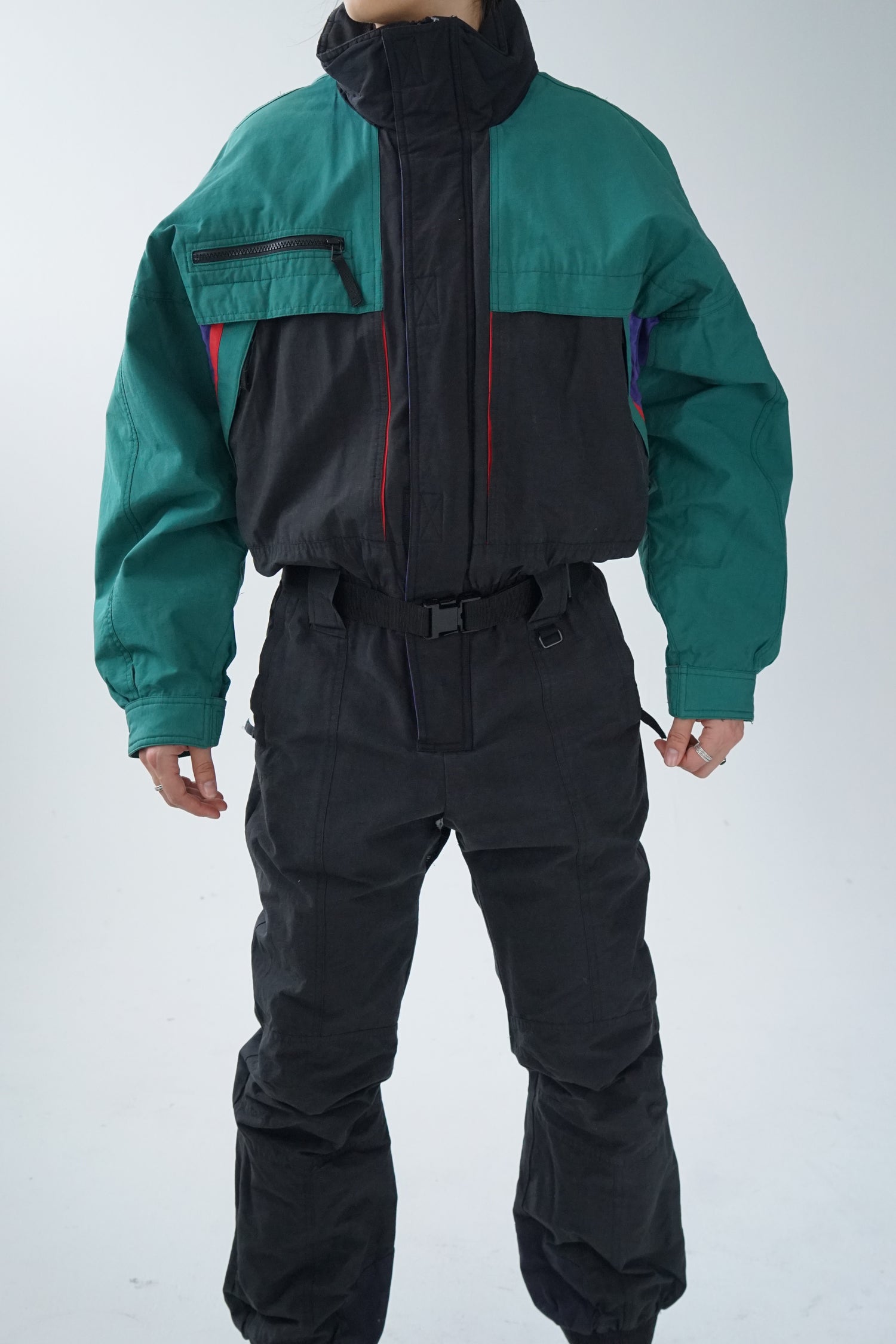 One piece vintage Obermeyer ski suit, snow suit noir avec rouge et vert forêt pour homme taille M
