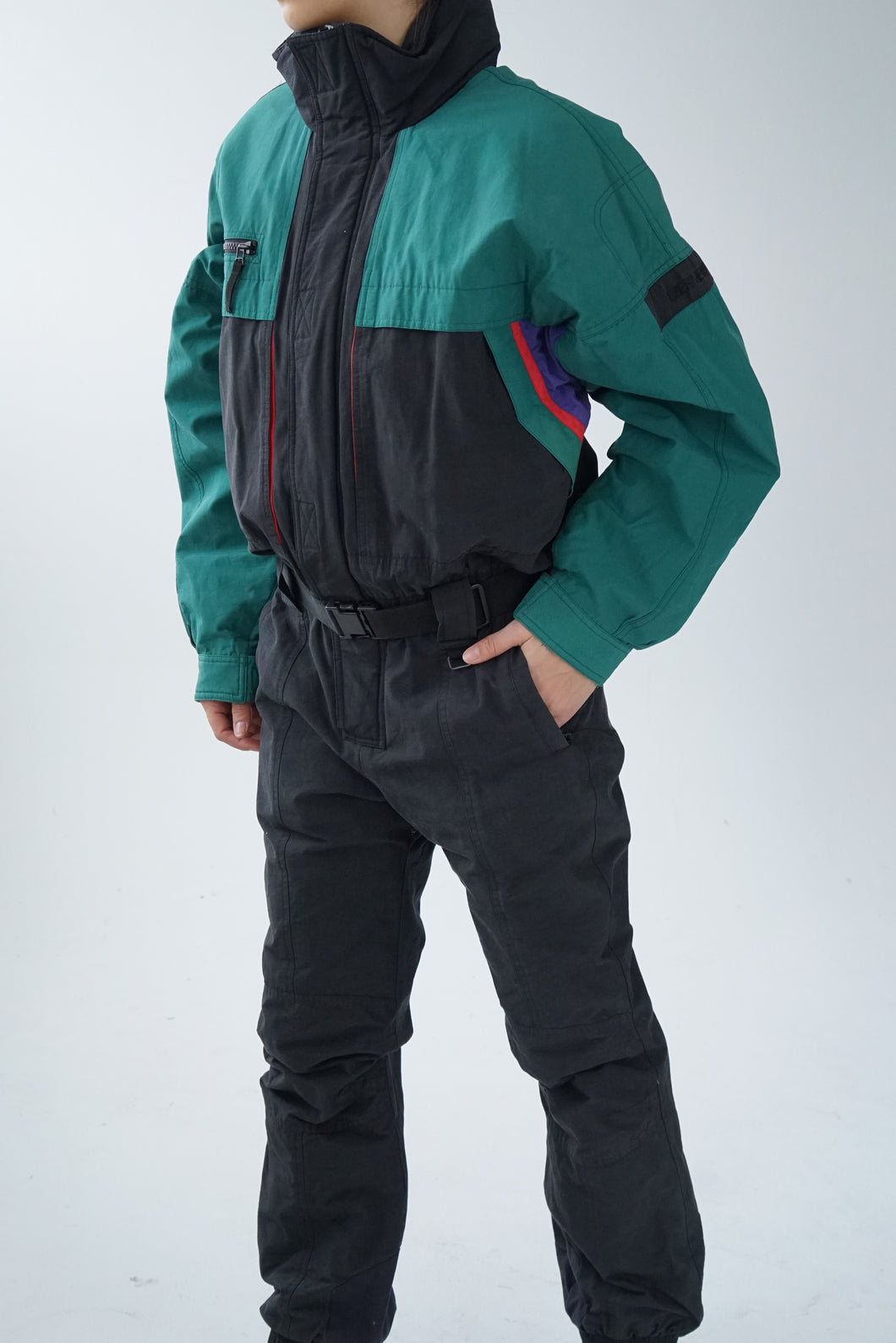 One piece vintage Obermeyer ski suit, snow suit noir avec rouge et vert forêt pour homme taille M